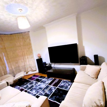 Edwardian 4 Bedrooms With 4 Bathrooms Townhouse, Next To Underground, Accommodates 10 People London Bagian luar foto