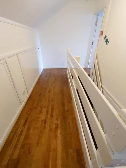 Edwardian 4 Bedrooms With 4 Bathrooms Townhouse, Next To Underground, Accommodates 10 People London Bagian luar foto