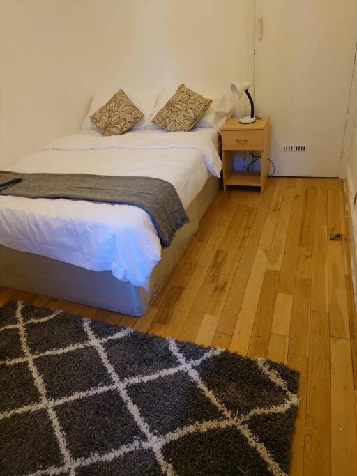 Edwardian 4 Bedrooms With 4 Bathrooms Townhouse, Next To Underground, Accommodates 10 People London Bagian luar foto