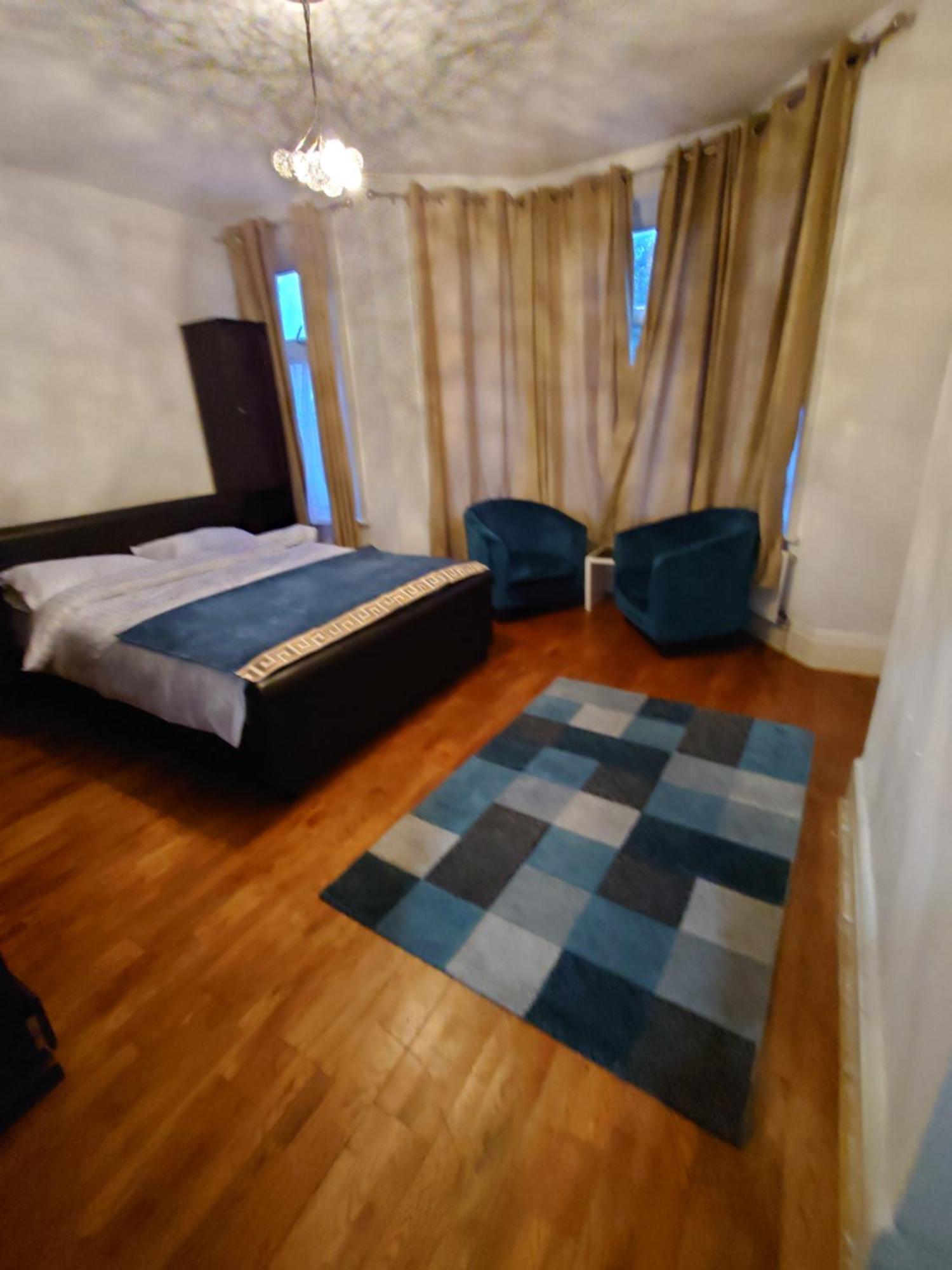 Edwardian 4 Bedrooms With 4 Bathrooms Townhouse, Next To Underground, Accommodates 10 People London Bagian luar foto