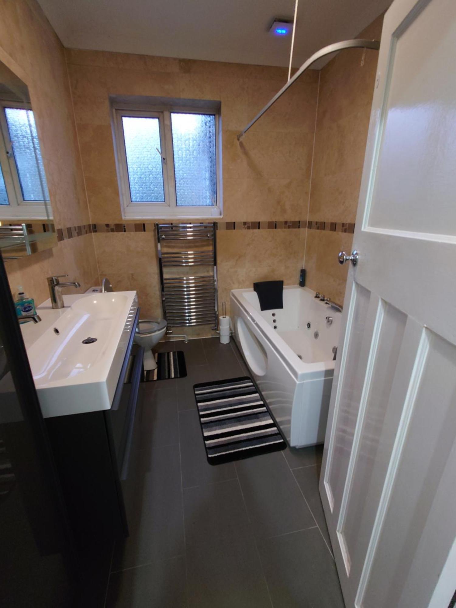 Edwardian 4 Bedrooms With 4 Bathrooms Townhouse, Next To Underground, Accommodates 10 People London Bagian luar foto
